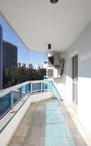 Apartamento para alugar com 209m², 3 quartos e 3 vagasVaranda
