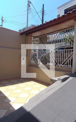 Casa para alugar com 200m², 2 quartos e 1 vagaArea da Frente