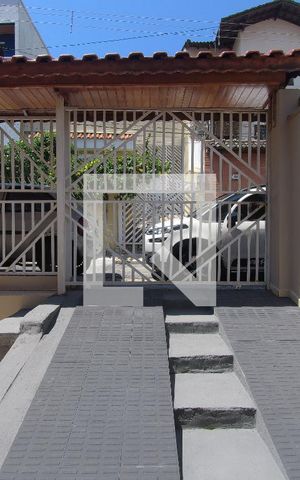 Casa para alugar com 200m², 2 quartos e 1 vagaEntrada da garagem