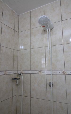 Casa à venda com 150m², 2 quartos e 2 vagasChuveiro