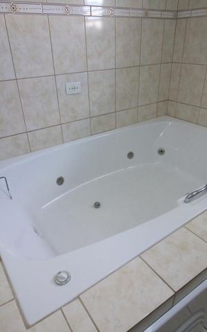 Casa à venda com 150m², 2 quartos e 2 vagasBanheira