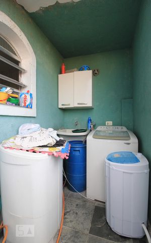 Casa à venda com 150m², 2 quartos e 2 vagasÁrea de serviço
