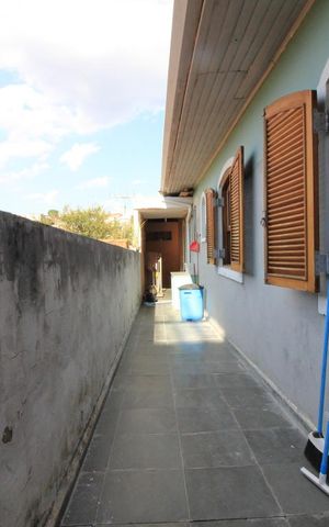 Casa à venda com 150m², 2 quartos e 2 vagasCorredor externo