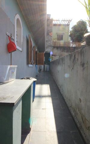 Casa à venda com 150m², 2 quartos e 2 vagasCorredor externo
