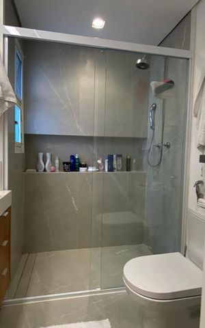 Apartamento à venda com 240m², 3 quartos e 2 vagas Apartamento à venda com 240m², 3 quartos e 2 vagasBanheiro da Suíte 1