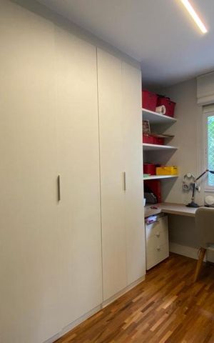 Apartamento à venda com 240m², 3 quartos e 2 vagas Apartamento à venda com 240m², 3 quartos e 2 vagasEscritório