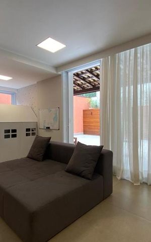 Apartamento à venda com 240m², 3 quartos e 2 vagas Apartamento à venda com 240m², 3 quartos e 2 vagasSala de TV