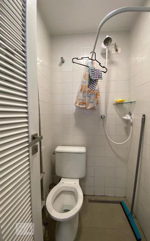 Apartamento à venda com 240m², 3 quartos e 2 vagas Apartamento à venda com 240m², 3 quartos e 2 vagasBanheiro de Serviço