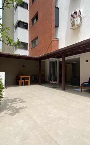 Apartamento à venda com 240m², 3 quartos e 2 vagas Apartamento à venda com 240m², 3 quartos e 2 vagasVaranda