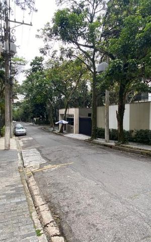Apartamento à venda com 240m², 3 quartos e 2 vagas Apartamento à venda com 240m², 3 quartos e 2 vagasVista da Rua