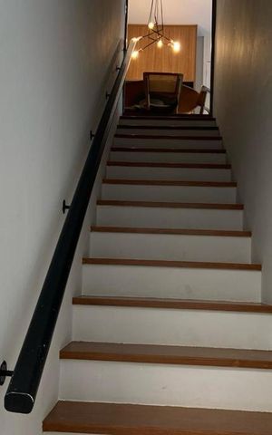 Apartamento à venda com 240m², 3 quartos e 2 vagas Apartamento à venda com 240m², 3 quartos e 2 vagasEscada