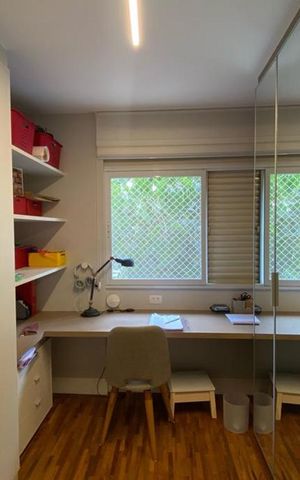 Apartamento à venda com 240m², 3 quartos e 2 vagas Apartamento à venda com 240m², 3 quartos e 2 vagasEscritório