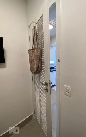 Apartamento à venda com 240m², 3 quartos e 2 vagas Apartamento à venda com 240m², 3 quartos e 2 vagasQuarto de Serviço
