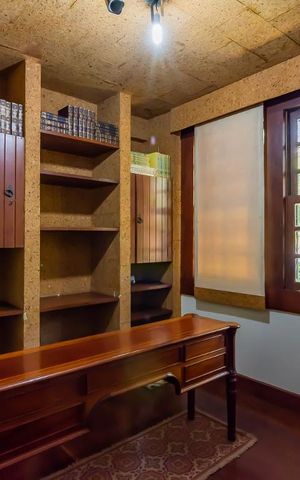 Casa de condomínio à venda com 540m², 5 quartos e 8 vagas Casa de condomínio à venda com 540m², 5 quartos e 8 vagasEscritório