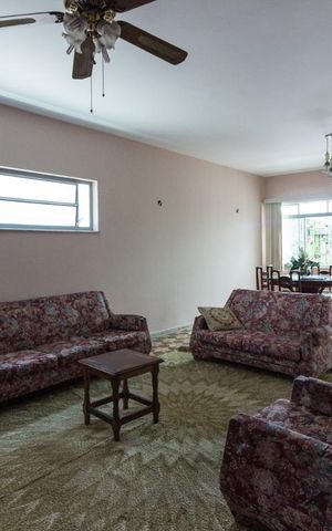 Casa à venda com 250m², 5 quartos e 2 vagasSala
