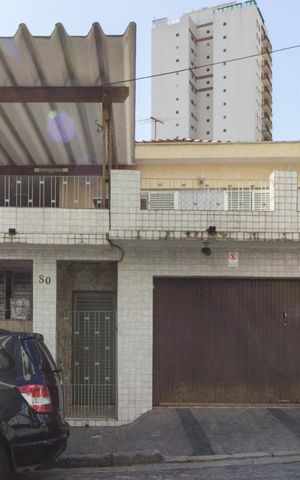 Casa à venda com 250m², 5 quartos e 2 vagasFachada