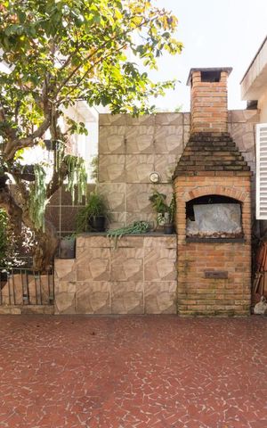 Casa à venda com 250m², 5 quartos e 2 vagasChurrasqueira