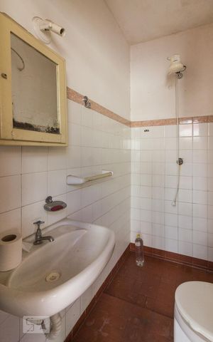 Casa à venda com 250m², 5 quartos e 2 vagasBanheiro 3