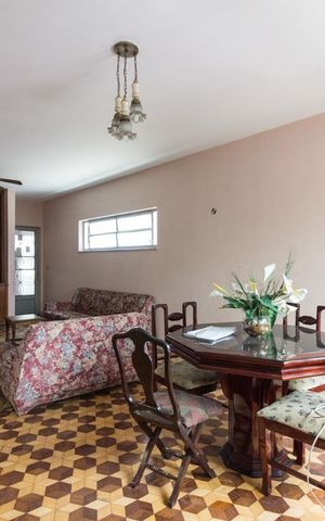 Casa à venda com 250m², 5 quartos e 2 vagasSala