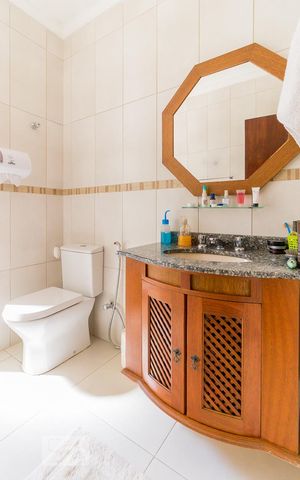 Casa à venda com 340m², 5 quartos e 4 vagas Casa à venda com 340m², 5 quartos e 4 vagasBanheiro Quartos