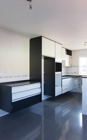 Casa à venda com 245m², 4 quartos e 4 vagasCozinha