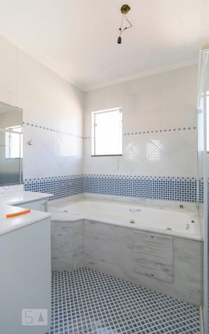 Casa à venda com 245m², 4 quartos e 4 vagasBanheiro Suíte 4