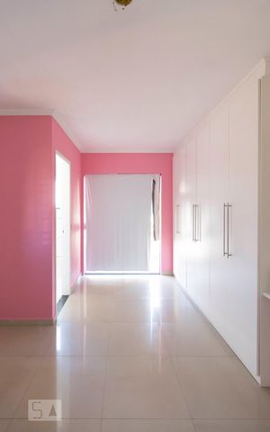 Casa à venda com 245m², 4 quartos e 4 vagasSuíte 1