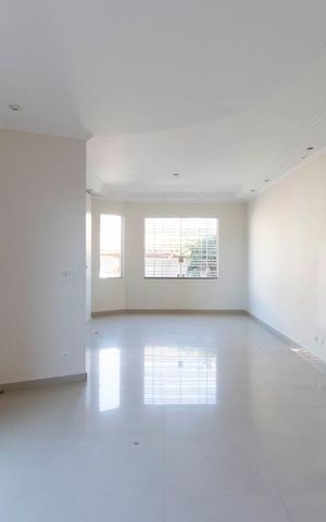 Casa à venda com 245m², 4 quartos e 4 vagasSala