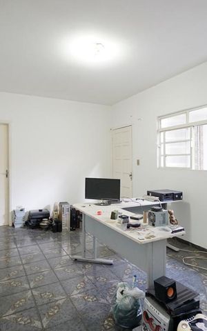 Casa à venda com 280m², 4 quartos e 2 vagas Casa à venda com 280m², 4 quartos e 2 vagasSala