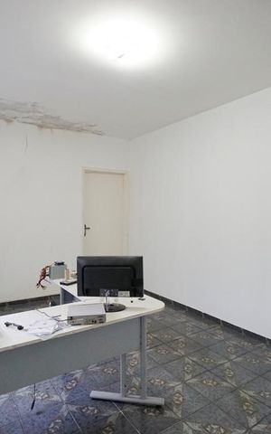 Casa à venda com 280m², 4 quartos e 2 vagas Casa à venda com 280m², 4 quartos e 2 vagasSala