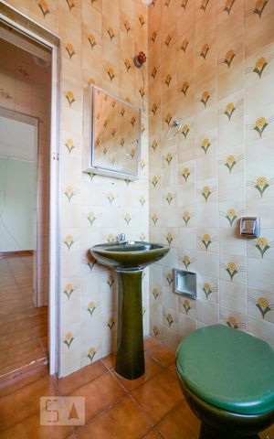 Casa à venda com 160m², 3 quartos e 2 vagasBanheiro