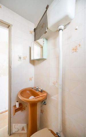 Casa à venda com 160m², 3 quartos e 2 vagasDetalhe banheiro de serviço