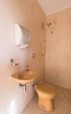 Casa à venda com 300m², 3 quartos e 8 vagasBanheiro de Serviço