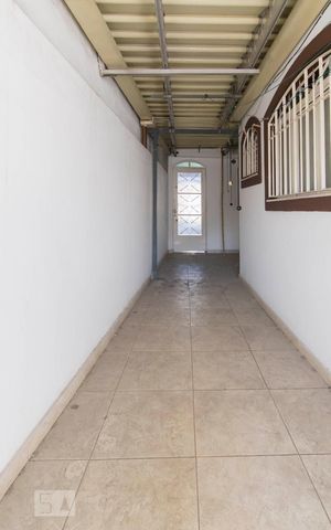 Casa à venda com 300m², 3 quartos e 8 vagasCorredor Lateral