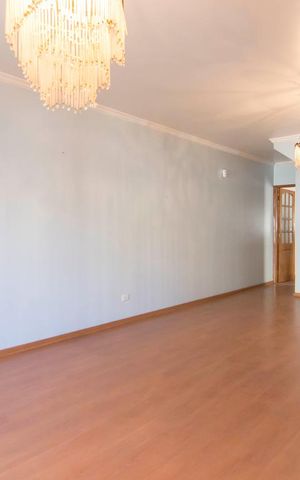 Casa à venda com 300m², 3 quartos e 8 vagasSala