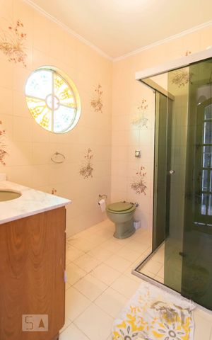 Casa à venda com 300m², 3 quartos e 8 vagasBanheiro Suíte 