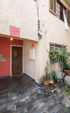 Casa à venda com 226m², 4 quartos e 3 vagasEntrada