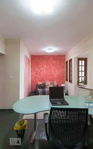 Casa à venda com 226m², 4 quartos e 3 vagasSala