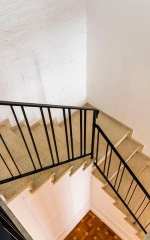Casa à venda com 286m², 3 quartos e 2 vagas2o. Andar - Escadas