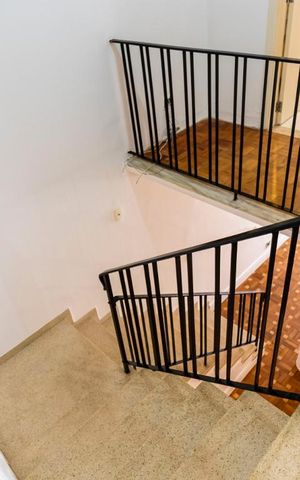 Casa à venda com 286m², 3 quartos e 2 vagas2o. Andar - Escadas