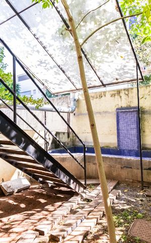 Casa à venda com 286m², 3 quartos e 2 vagasFundos