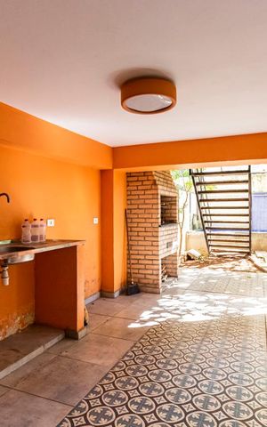 Casa à venda com 286m², 3 quartos e 2 vagasFundos - Churrasqueira