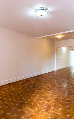 Casa à venda com 286m², 3 quartos e 2 vagas1o. Andar - Sala