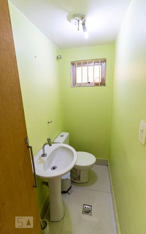 Casa à venda com 286m², 3 quartos e 2 vagasSubsolo - Banheiro de serviço
