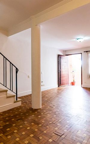 Casa à venda com 286m², 3 quartos e 2 vagas1o. Andar - Sala
