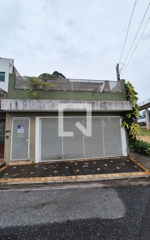 Casa à venda com 220m², 3 quartos e 2 vagasFachada