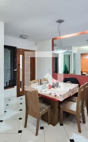 Casa à venda com 220m², 3 quartos e 2 vagasSala