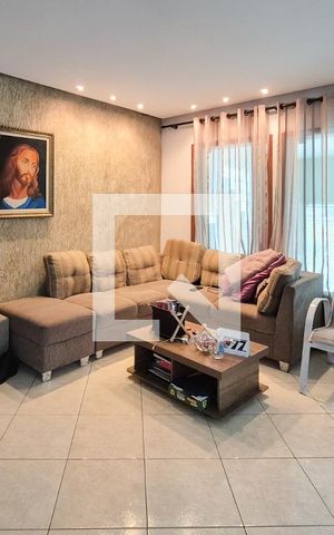 Casa à venda com 220m², 3 quartos e 2 vagasSala