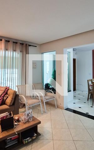 Casa à venda com 220m², 3 quartos e 2 vagasSala