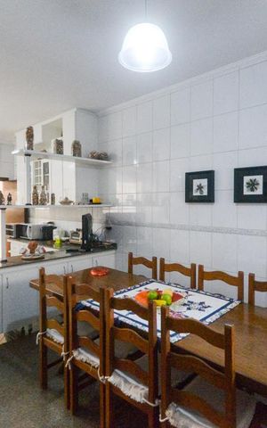 Casa à venda com 300m², 3 quartos e 5 vagas Casa à venda com 300m², 3 quartos e 5 vagasCozinha